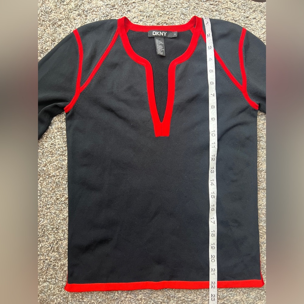 DKNY Y2K Chic Trendy Black and Red V-neck Top - Picture 7 of 9